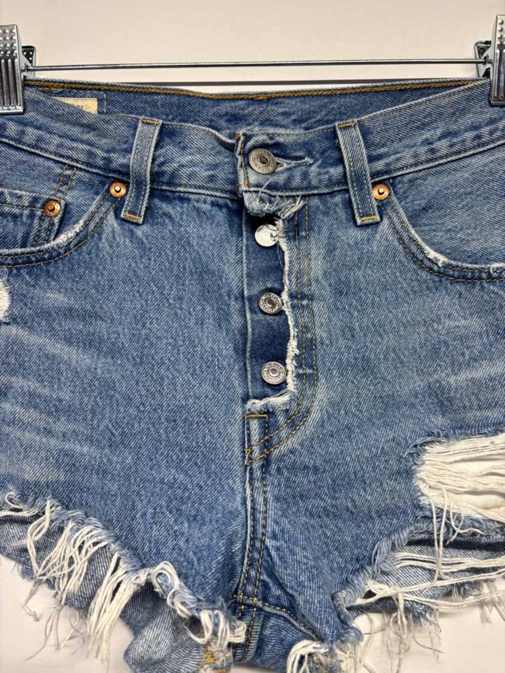 ✨Levi's Premium 501 Denim Luxor Light Wash Short Size 26 - Picture 5 of 15
